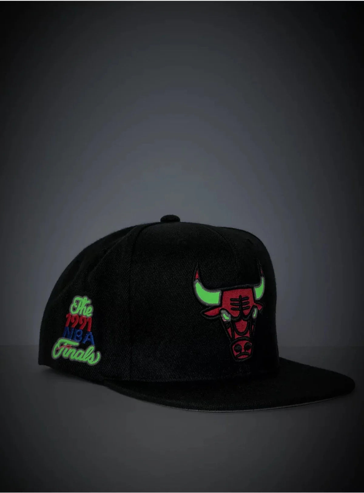 Mitchell & Ness Hat - NBA Glow Team Snapback - Bulls - Black - SH21010