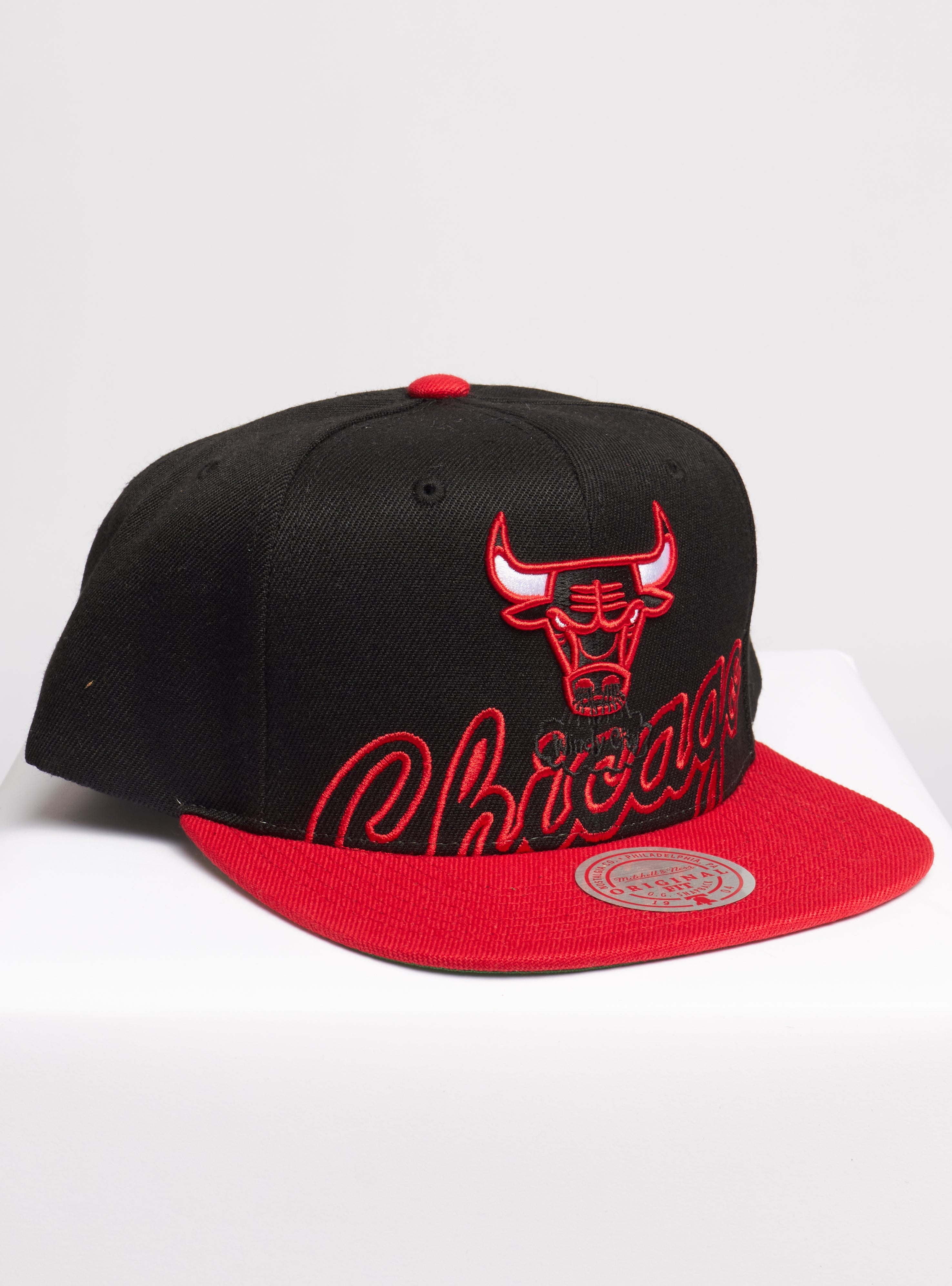 Mitchell & Ness Snapback - NBA Low Big Face HWC  Chicago Bulls - Black And Red - SH20025